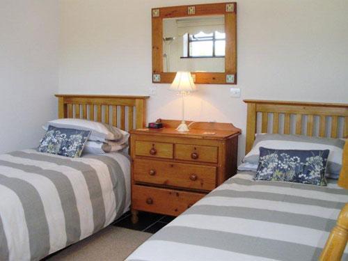 The Annexe twin bedroom