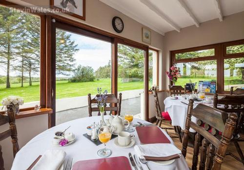 Breakfast Room