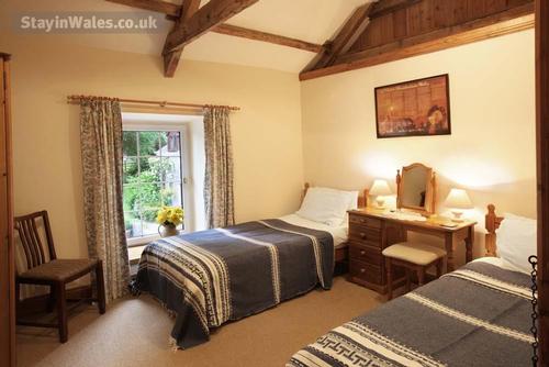 Double Bedroom in Y Stabl - Quality and Tranquility