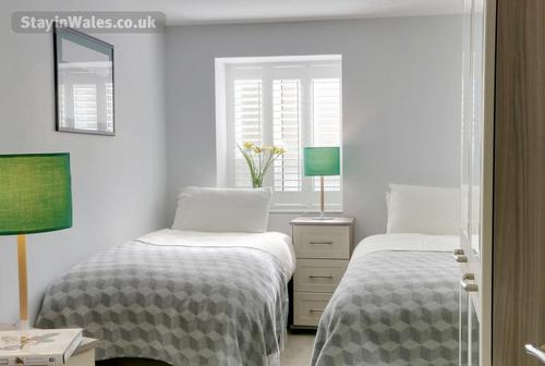 Ty Gambo - stylish twin bedroom with underfloor heating