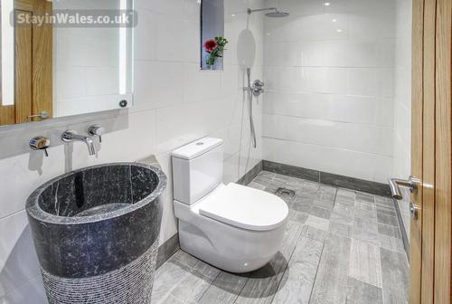 Lloc Llo contemporary wet room with walk in shower and stand alone marble sink