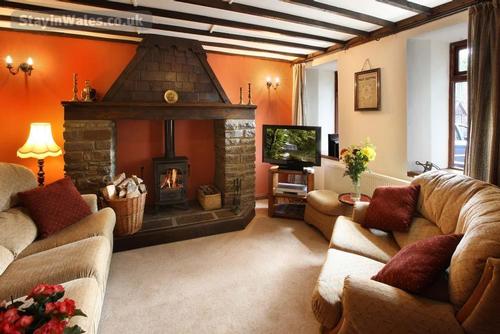 Hafod y Wennol (Swallow''s Summer Dwelling) Sitting Room with Log Fire