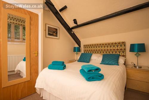 Bedroom 3 (Blue)