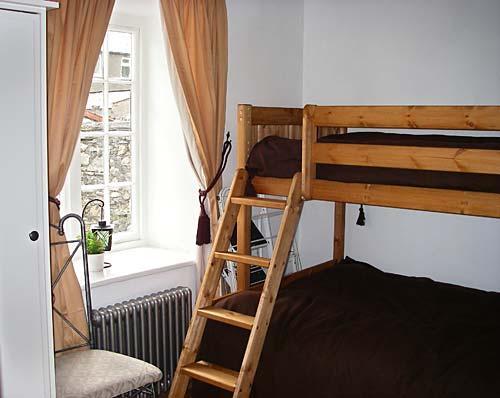 Bunk twin bedroom
