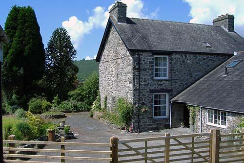 Aberhiriaeth is a four bedroom farmhouse which stands in its own gardens.