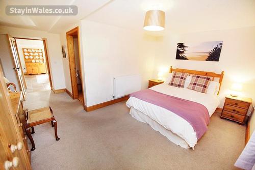 Double Bedroom en-suite shower room