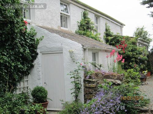 Penrhyn Mawr front entrance