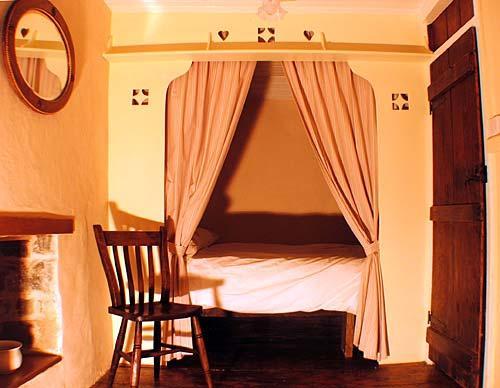 A kingsize box bed - so romantic.
