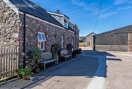 The Bunkhouse - book it with the Chaff House to sleep up to 22
