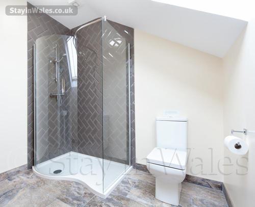 Shower room on the first floor