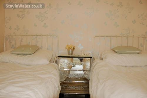 twin bedroom