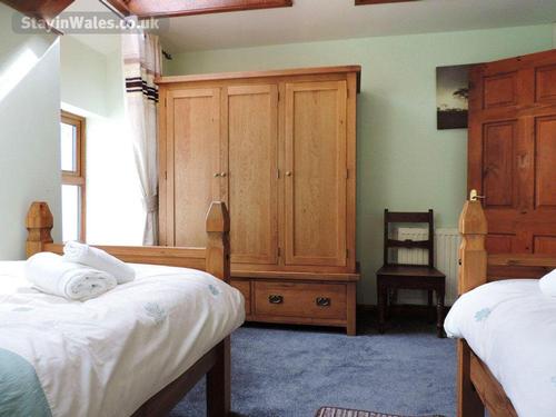 The Barn - twin bedroom