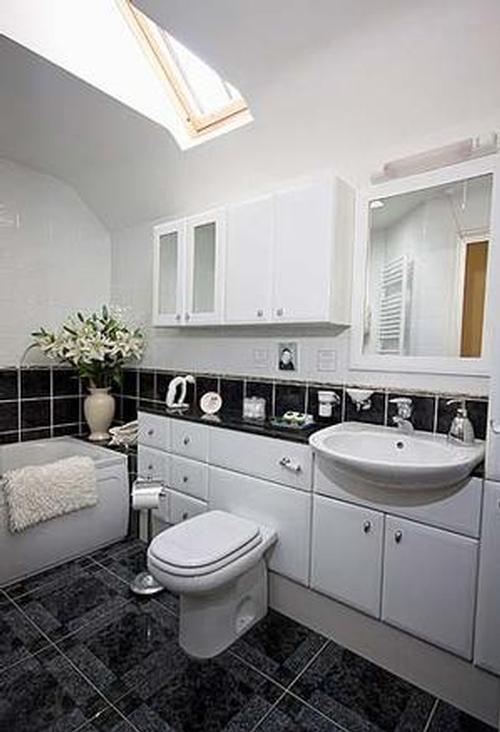 Carn Ingli private bathroom