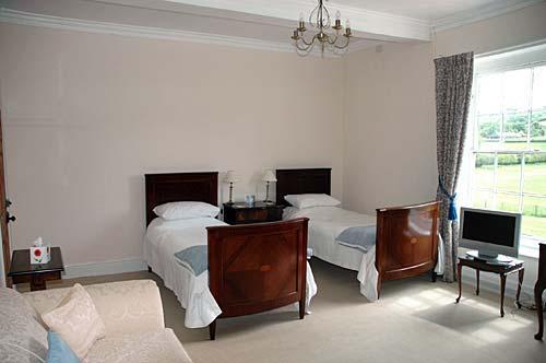 Twin bedroom