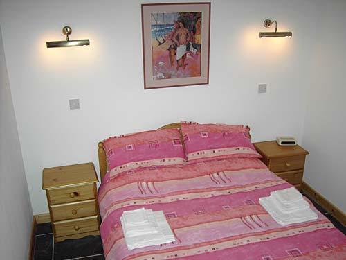 Y Bwthyn - double bedroom