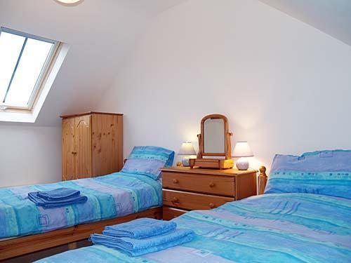 Yr Hen Dy - twin bedroom