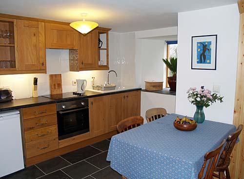 Yr Hen Dy - kitchen diner