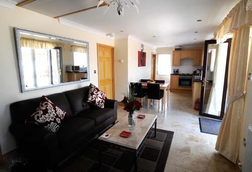 Winchfawr Lodge open-plan living area.