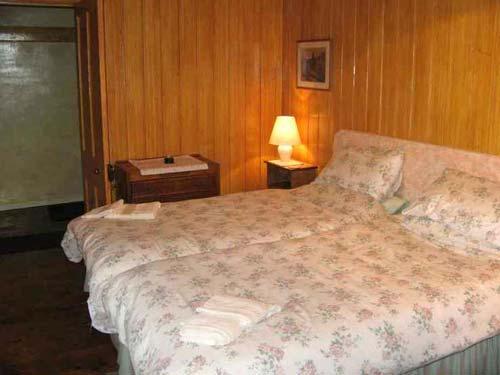 The Farmhouse - twin bedroom