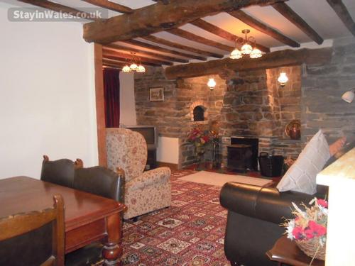 Lounge/dining area