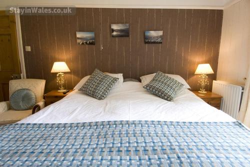 Double ensuite with Super King bed