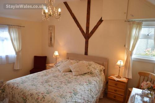 Bwthyn - bedroom