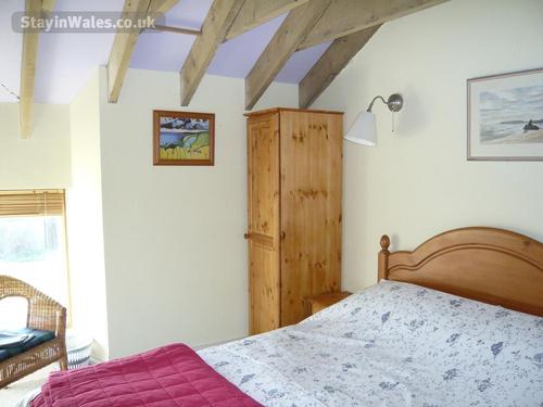 The Old Farmhouse - bedroom