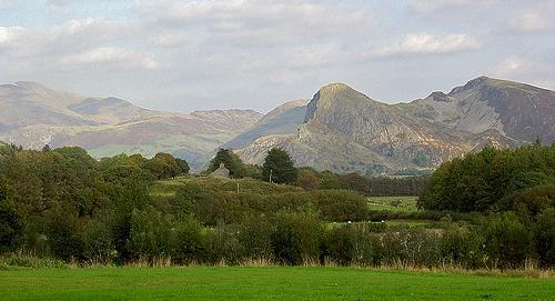 View up the valley to Craig Y Deryn