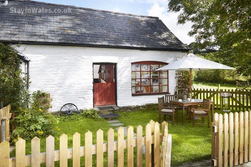 The perfect cosy seaside cottage