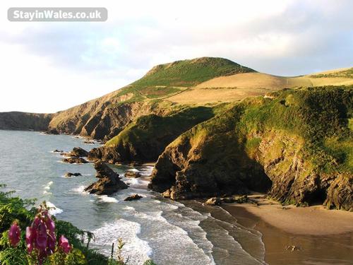 Just a few minutes away from the 2 gorgeous sandy beaches at the pretty fishing village of Llangrann