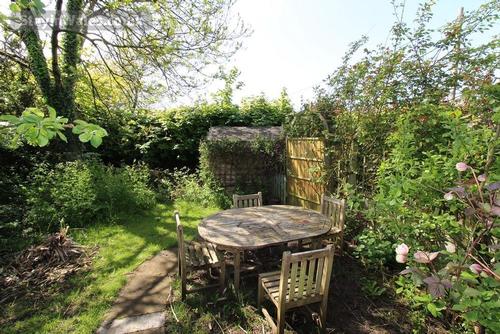 Heather Cottage quiet garden area