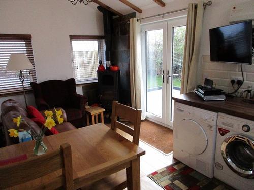 Kitchen to lounge