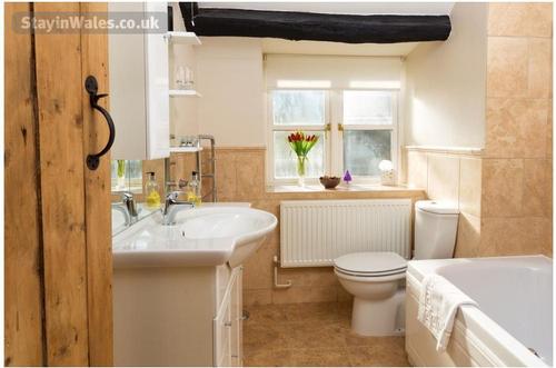 Main bathroom (viewed from landing)