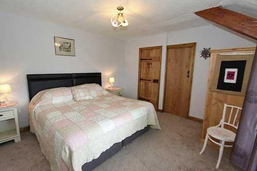 Our twin or double guest bedroom