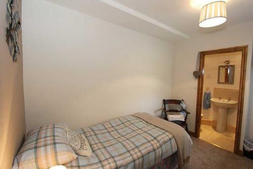 Our single guest bedroom