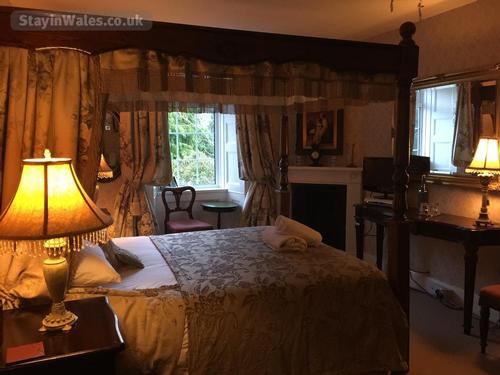 Four Poster