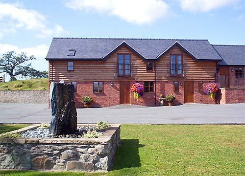 Tynllwyn Farm cottages