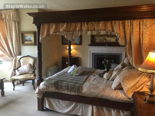 Four Poster