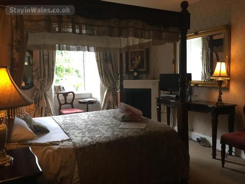 Four Poster