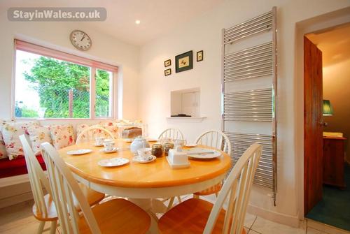 Gamekeeper''s Cottage dining room