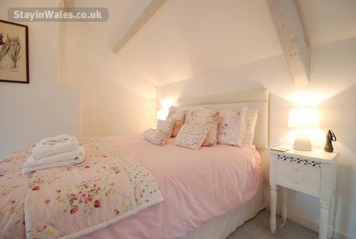 Gamekeeper''s Cottage master bedroom
