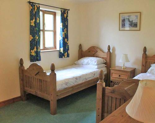 Granary Cottage twin bedroom