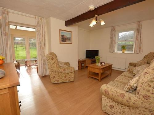 Soar Cottage - living room