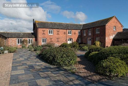 Collfryn Farm Cottages