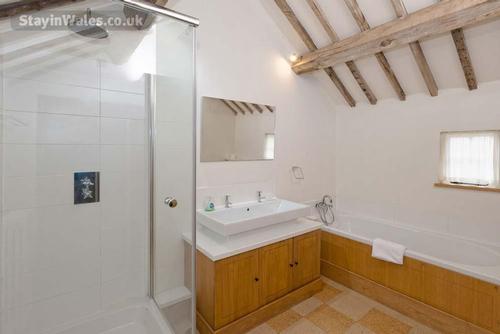 The Cottage - bathroom