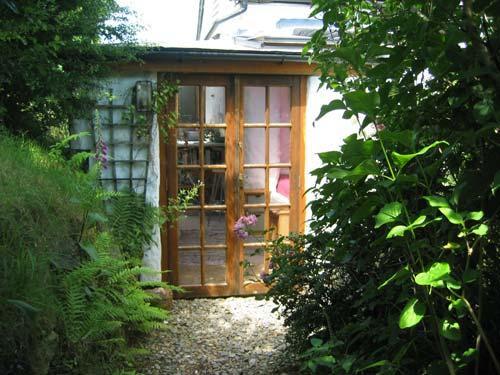 The Trallwyn Bach Cottage studio - French windows