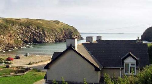 Beach Cottage (3) 30 yards Sandy Beach