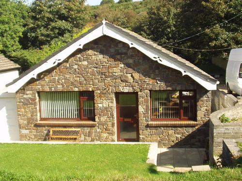 Avondale (12) 3 Bedrooms 400 yds beach