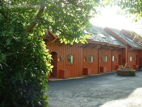 Front view Woodland Lodges