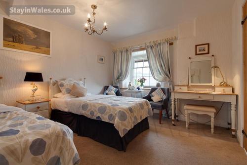 Our en-suite twin bedroom